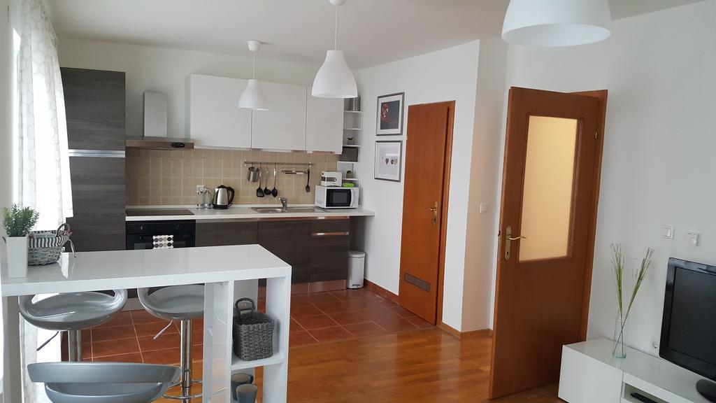 Apartment Roko โอซีเยก ภายนอก รูปภาพ