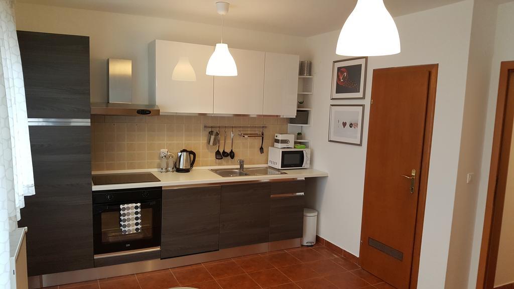 Apartment Roko โอซีเยก ภายนอก รูปภาพ