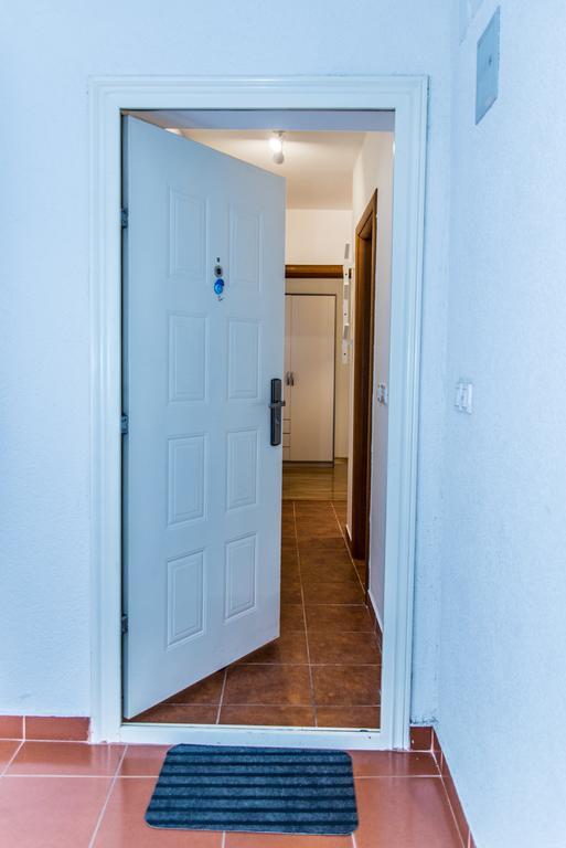 Apartment Roko โอซีเยก ภายนอก รูปภาพ
